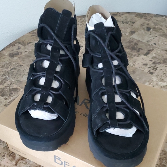 Bearpaw Black Gladiator Sandals - Picture 2 of 5